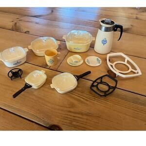Vintage lot of 18 Pyrex kids cooking kitchen set. Pans. Casserole. etc.